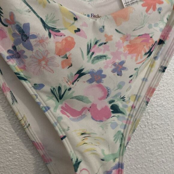 NWOT-Abercrombie & Fitch –pride collection-floral cheeky, bikini, bottom-size XL - Picture 2 of 6